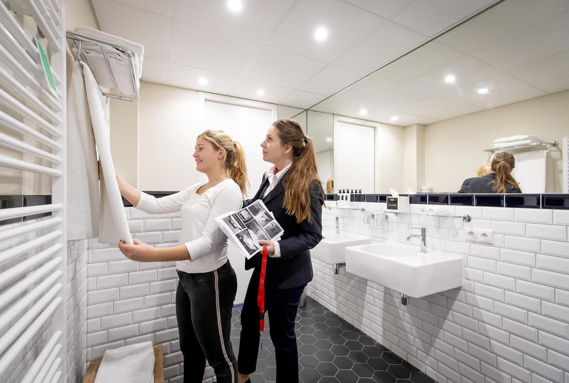 Onderwijshotel De Rooi Pannen Breda Buitenkant foto