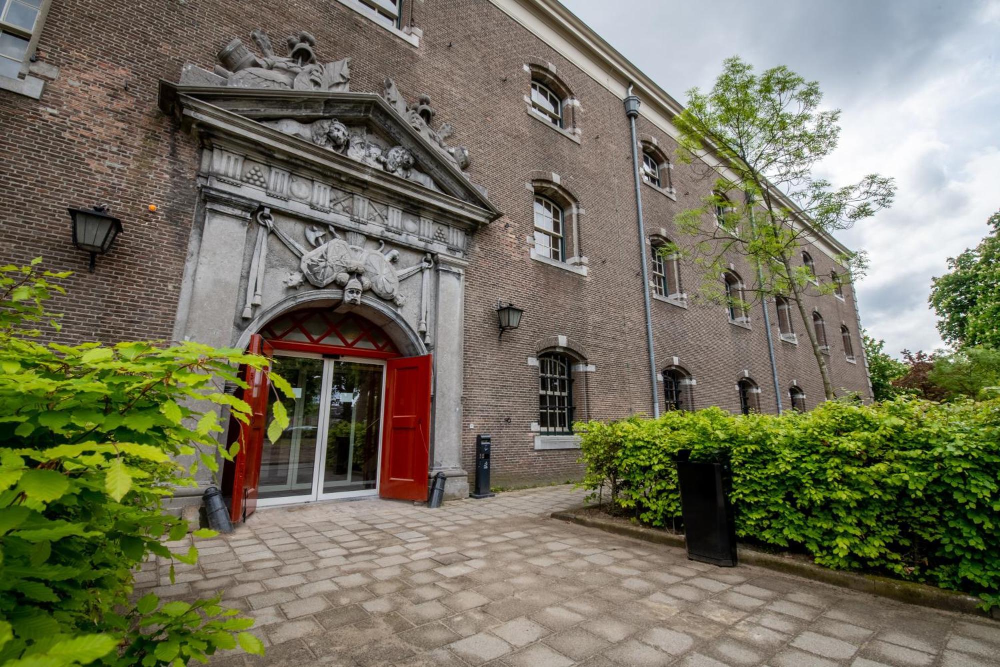 Onderwijshotel De Rooi Pannen Breda Buitenkant foto